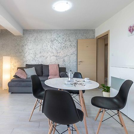 Apartments Villa Tre Marie ロヴィニ エクステリア 写真