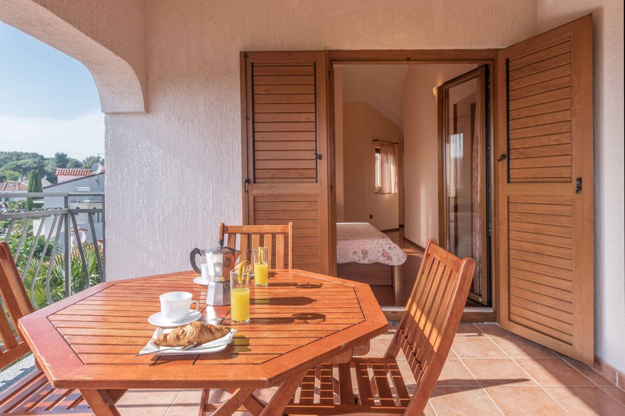 Apartments Villa Tre Marie ロヴィニ エクステリア 写真
