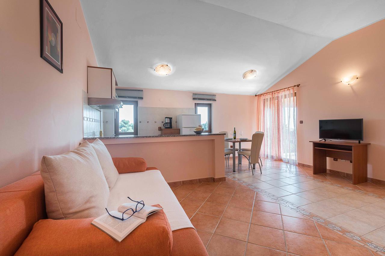 Apartments Villa Tre Marie ロヴィニ エクステリア 写真