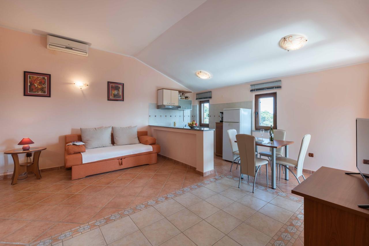 Apartments Villa Tre Marie ロヴィニ エクステリア 写真