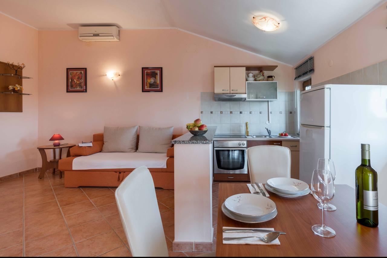 Apartments Villa Tre Marie ロヴィニ エクステリア 写真