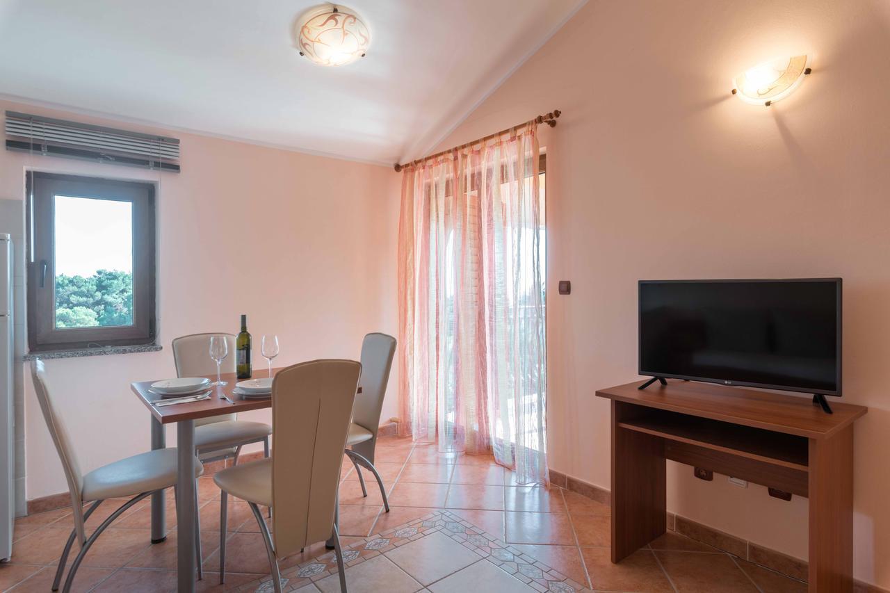 Apartments Villa Tre Marie ロヴィニ エクステリア 写真