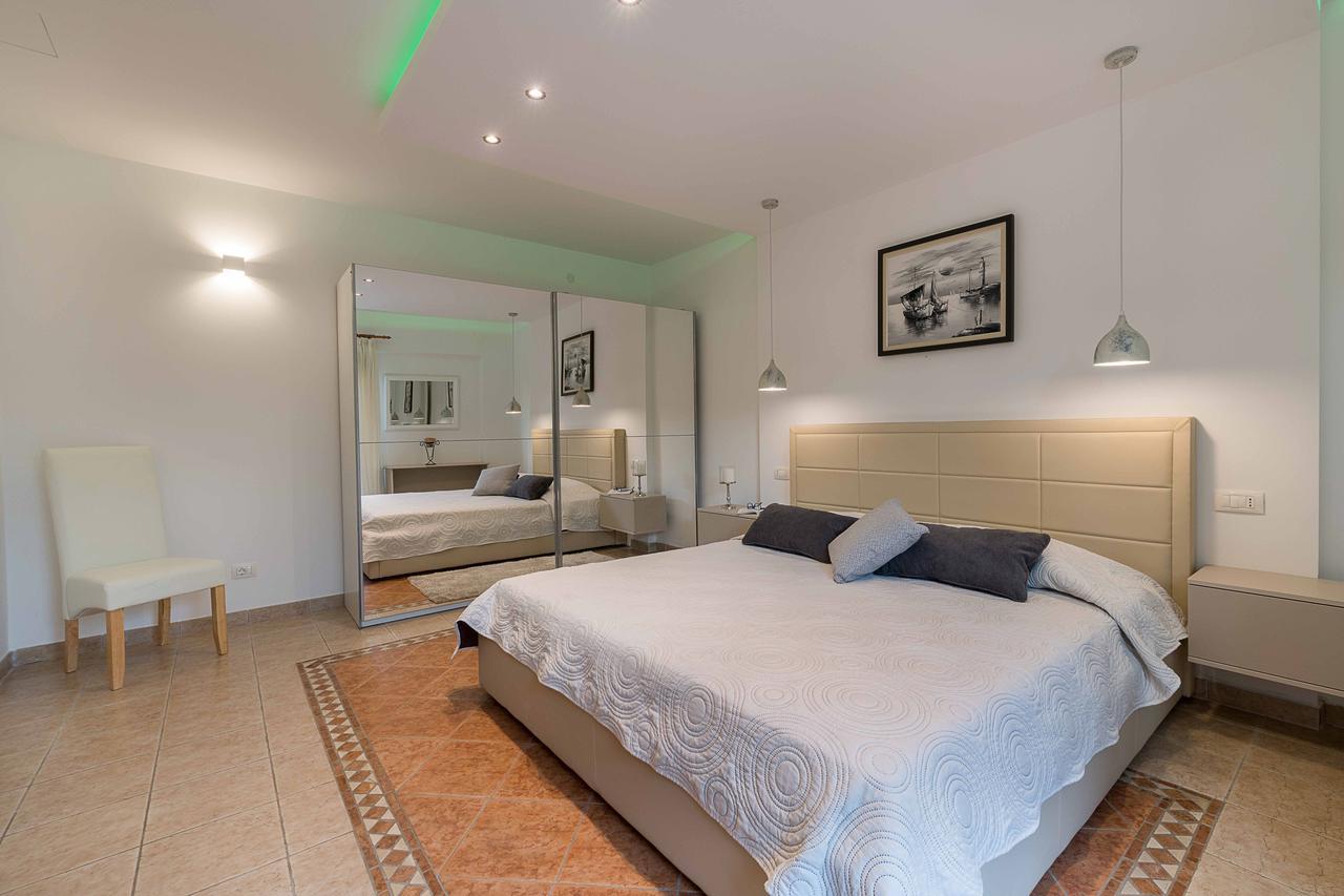 Apartments Villa Tre Marie ロヴィニ エクステリア 写真