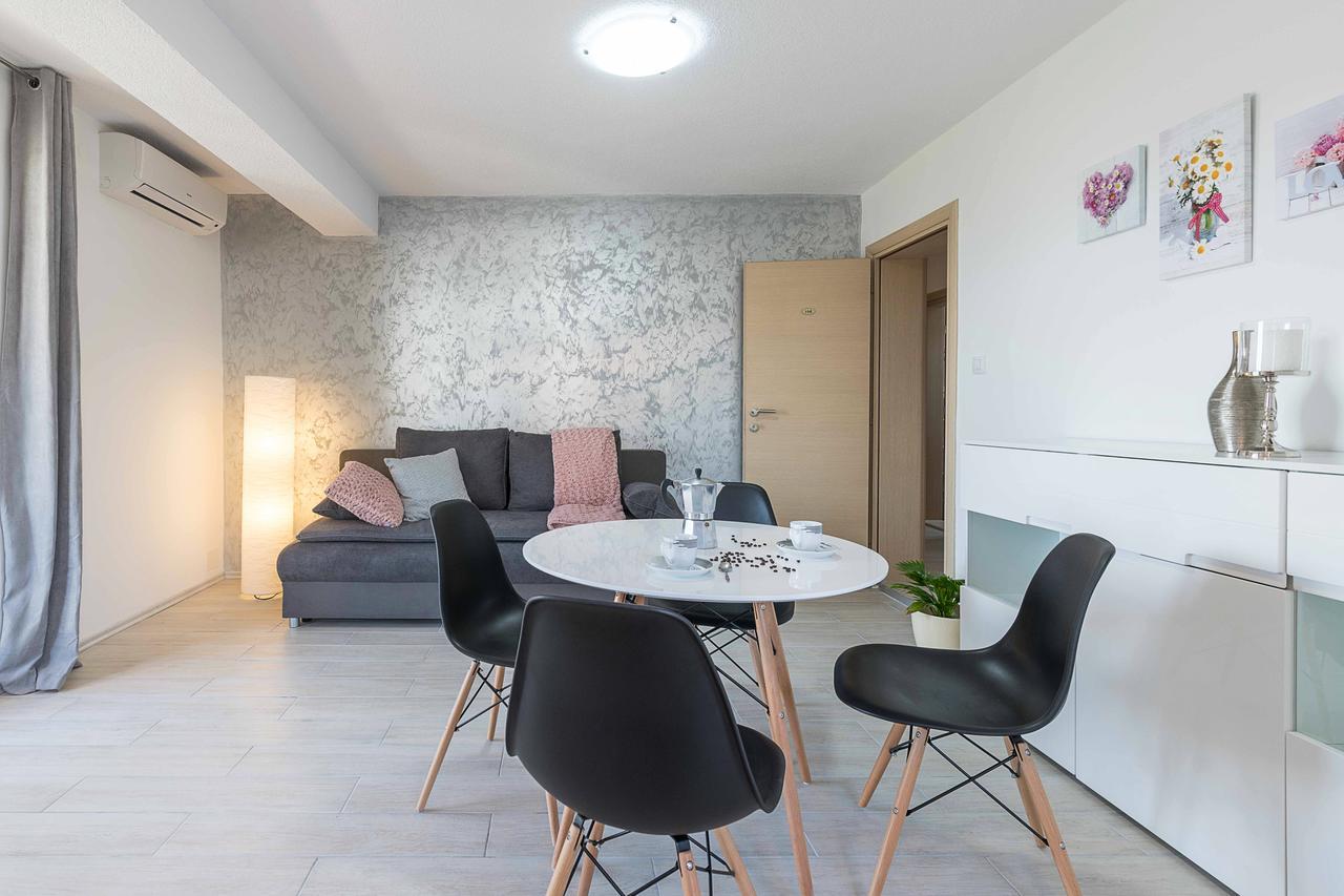 Apartments Villa Tre Marie ロヴィニ エクステリア 写真