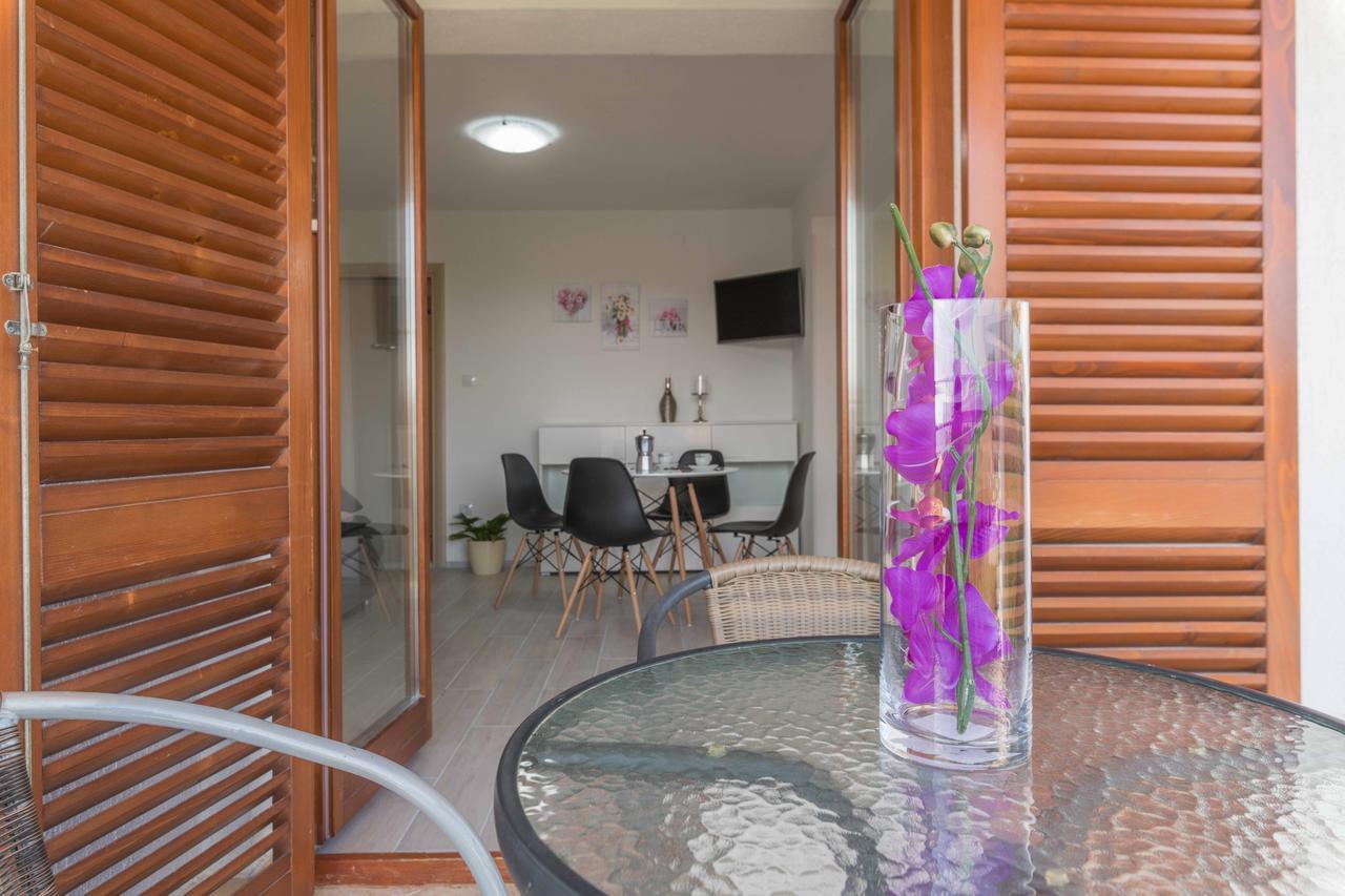 Apartments Villa Tre Marie ロヴィニ エクステリア 写真