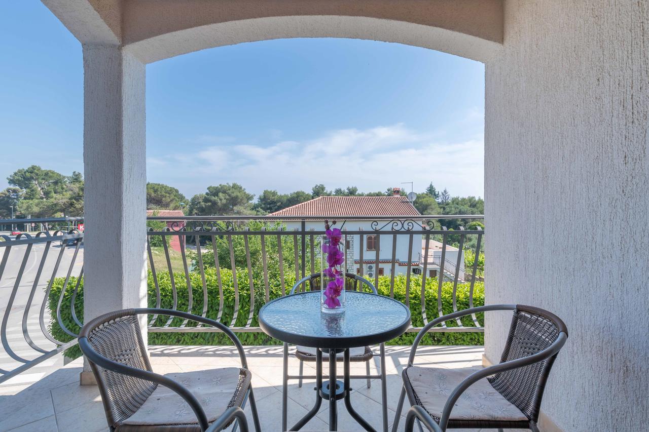 Apartments Villa Tre Marie ロヴィニ エクステリア 写真