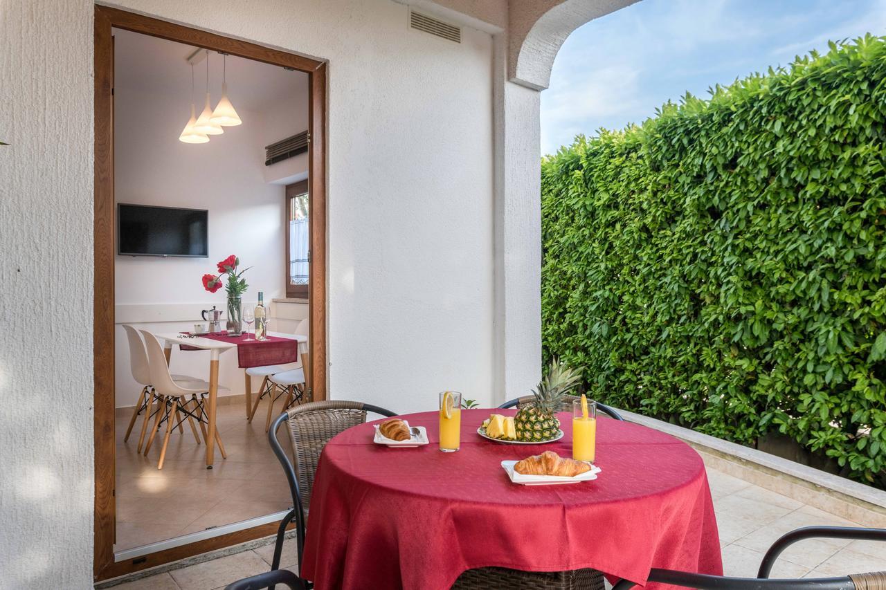 Apartments Villa Tre Marie ロヴィニ エクステリア 写真