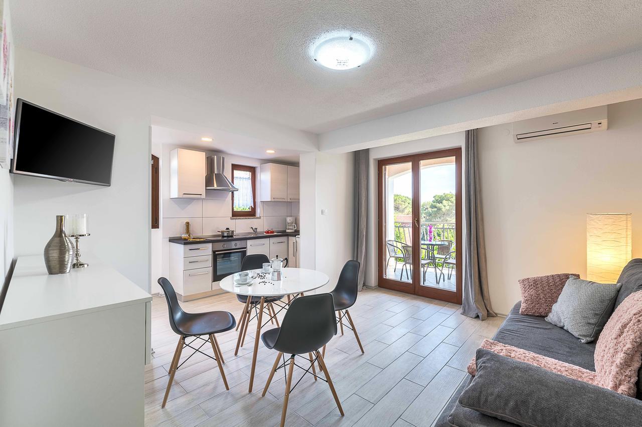 Apartments Villa Tre Marie ロヴィニ エクステリア 写真